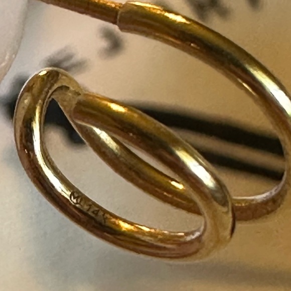 Mejuri 14k Gold Twin Hoops - Picture 6 of 9